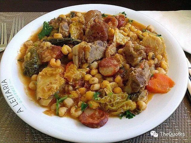 Cabo Verdean CuisineCape Verdean food is based on seafood, maize and some beans and meat. Here are some examples:
