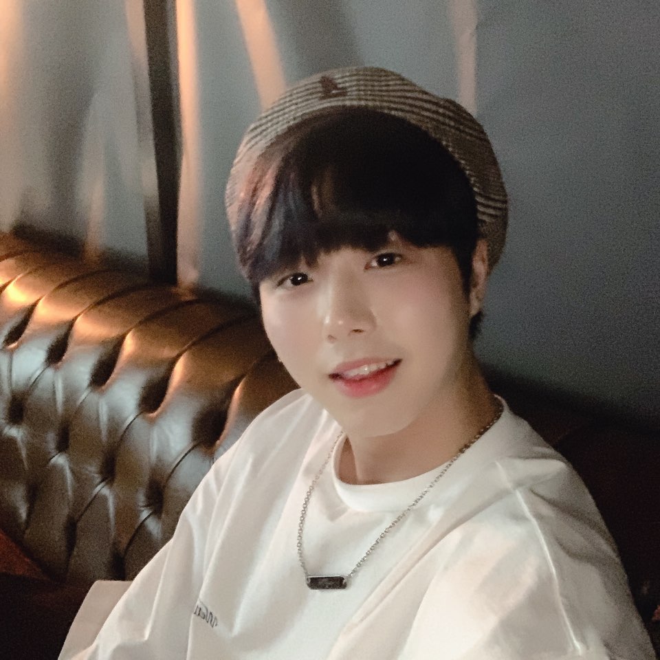 Noir__official's tweet photo. 다음주 부터 v앱
월요일의 민혁이 돌아옵니다 (:
댓글에 많은 고민거리나 하고싶은 이야기들
남겨주세요
시간은 비밀~
감성있는 밤 찾아갈게요
#느와르 #NOIR #민혁 #월요일에봐요 #감성있는밤 #댓글많이달아주세요 https://t.co/u3c8iXe087