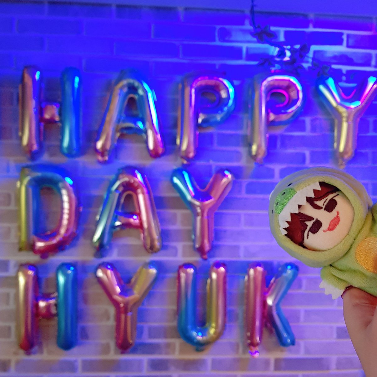 scentistH10's tweet photo. #HAPPYHYUKDAY

@HSangHyuk 크와앙 형아 생일축하해여 🦕💚 https://t.co/mnDRQnCFey