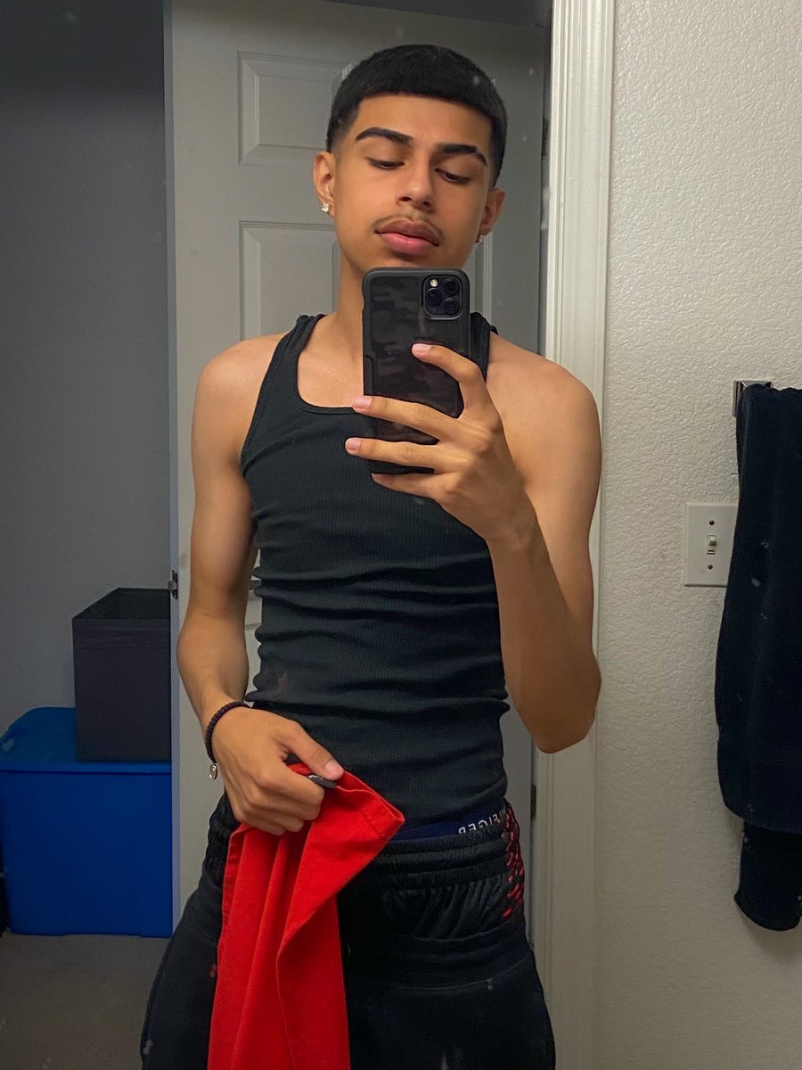 02OTREB's tweet photo. ion kno how i feel about these 🥴 https://t.co/zeaZ2sgKf9