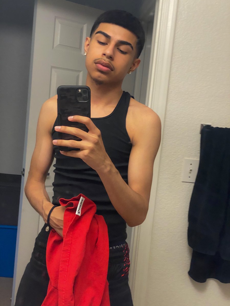 02OTREB's tweet photo. ion kno how i feel about these 🥴 https://t.co/zeaZ2sgKf9