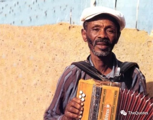 MusicBriefly, it can be said that the music of Cape Verde results from European musical elements to which African musical elements overlap.Its smallness does not interfere in anything in its cultural greatness, the music, one of the strongest points that the world already knew.