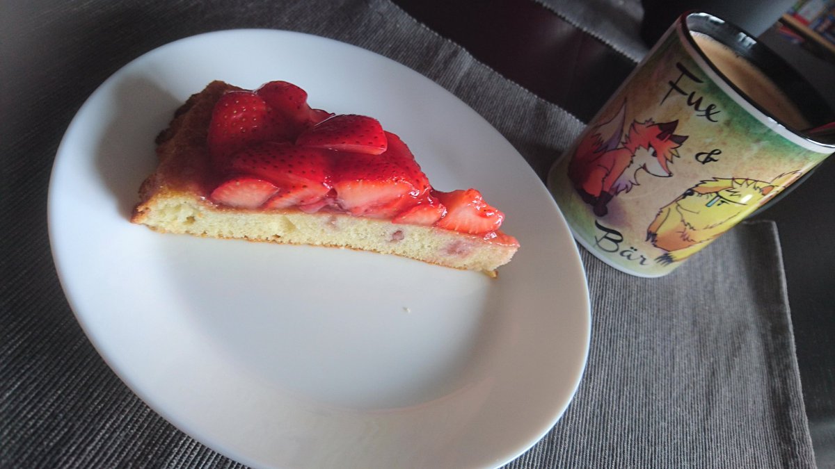 MissBayBee_de's tweet photo. Gestern gab es endlich mal wieder einen #Brettspielcake von mir 😍
Die 2 Referenzstücke an den @Yellowgeekbear wurden natürlich abgeliefert 😉, Erdbeerboden 😋
Auf dem Tisch wurde allerdings nur wenig gespielt, wir haben die angefangene Welt bei #ComboColor zu Ende gespielt. https://t.co/8MYHci5rq9
