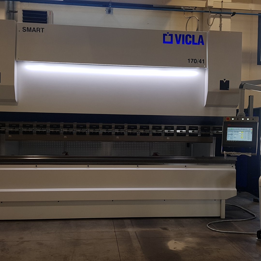 Vicla_eu's tweet photo. VARO SRL ha deciso di cambiare #pressapiegatrice e, dopo un'accurata ricerca, ha scelto NOI. Ecco la nostra #pressapiegatriceSMART 170/41
Nuove macchine in pronta consegna! Clicca qui: https://t.co/eA7Q0DLj6X
#pressepiegatrici #pressapiegatrice #lamiera #vicla https://t.co/lOGACPefsv