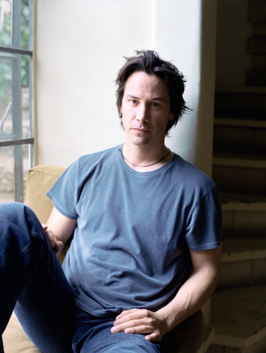 partygirlu2's tweet photo. cleansing your timeline with the beauty of keanu reeves in paris https://t.co/niUvl15Vvt