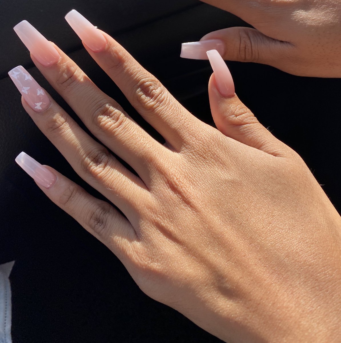 rosenatalie_'s tweet image. She’s back 💕✨

MY NAIL TECH RYAN IS THE BEST.
He is why I don’t go to anyone else 🥰

#nailsarelife #coffinnails #coffinshapenails #butterflynails #butterflynailart #longnails #longnailsdontcare