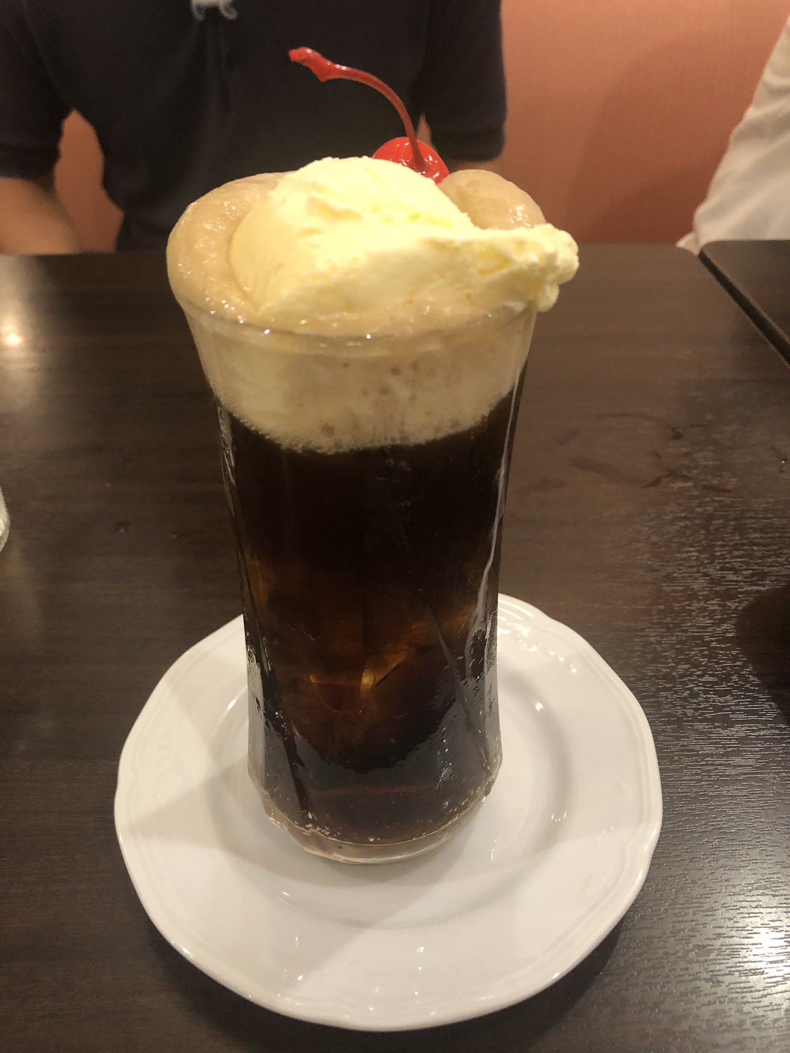 Drk オトナの飲み物 コーラフロート クリームコーラの背徳感 溢れ上がってくる泡 やはりオトナな飲み物であった 日本のサンディエゴ T Co Z3m3ovlwan Twitter