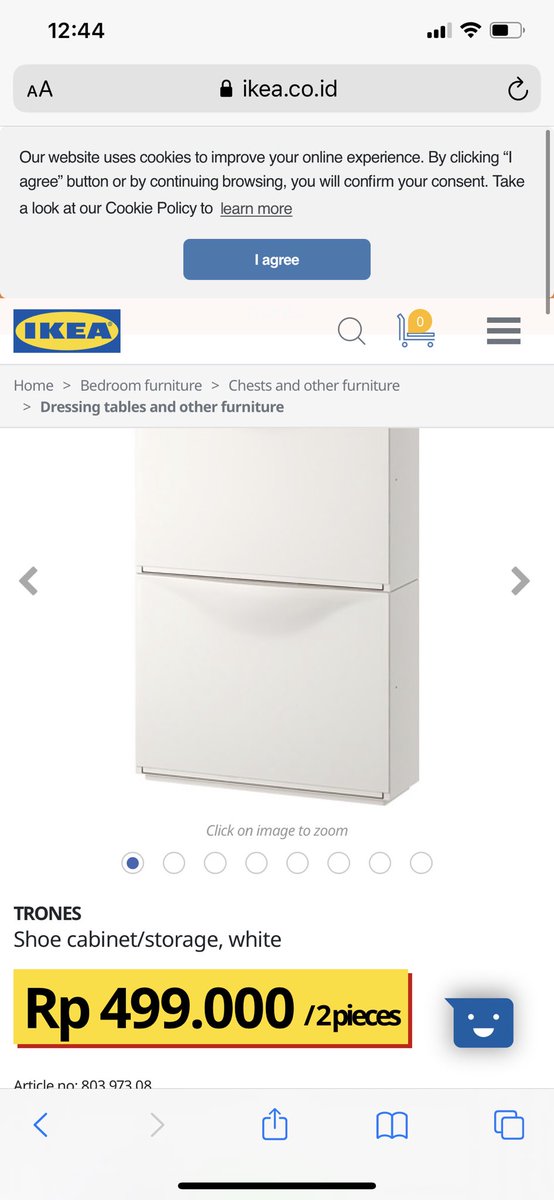Untuk rak tv, krn disini sempit, jadi gw bikin dari rak sepatu ikea  bentuknya ringkas, tipis, tapi muat barang banyak! Bagian atas gw kasih kayu bekas palet, jadi kaya scandinavian gitu lah ceritanya.