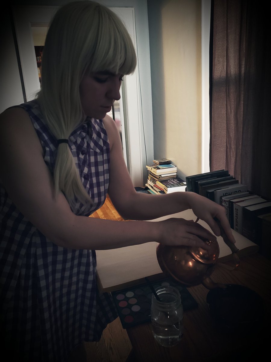 AetherAria's tweet photo. Louise Serling is having a Very bad day. @thepenumbrapod #7DaysOfCosplay #TPPDay7 #LouiseSerling #ThePenumbraPodcast
(donation proof in thread <3) https://t.co/UbqSxsMnzW
