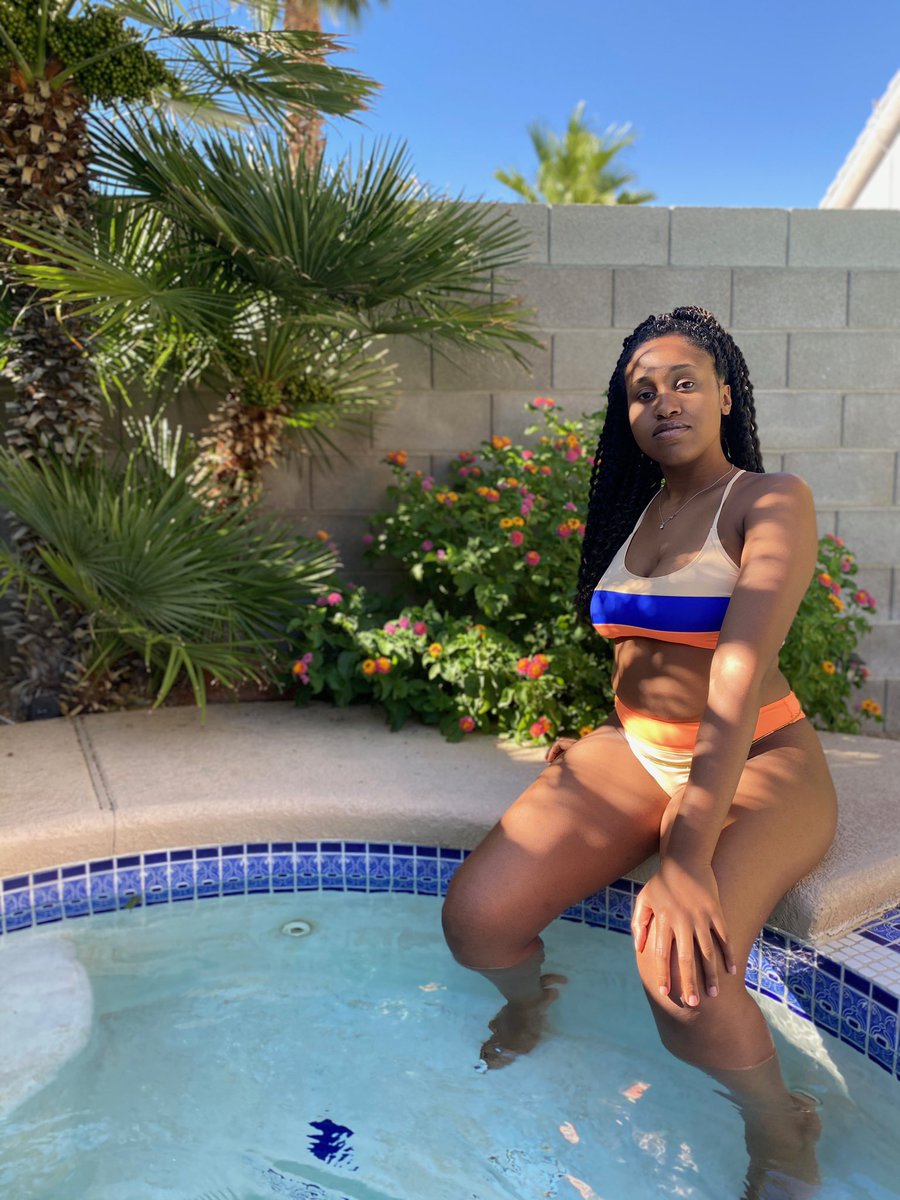 _QueenDanni_143's tweet photo. ✨💅🏾I am dripping melanin and honey, I am black without apology✨💅🏾 #melaninpoppin https://t.co/AkhAyFdcp3