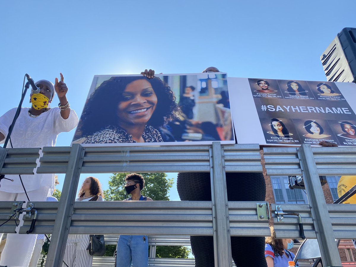 Suzanne Sausville tweet media