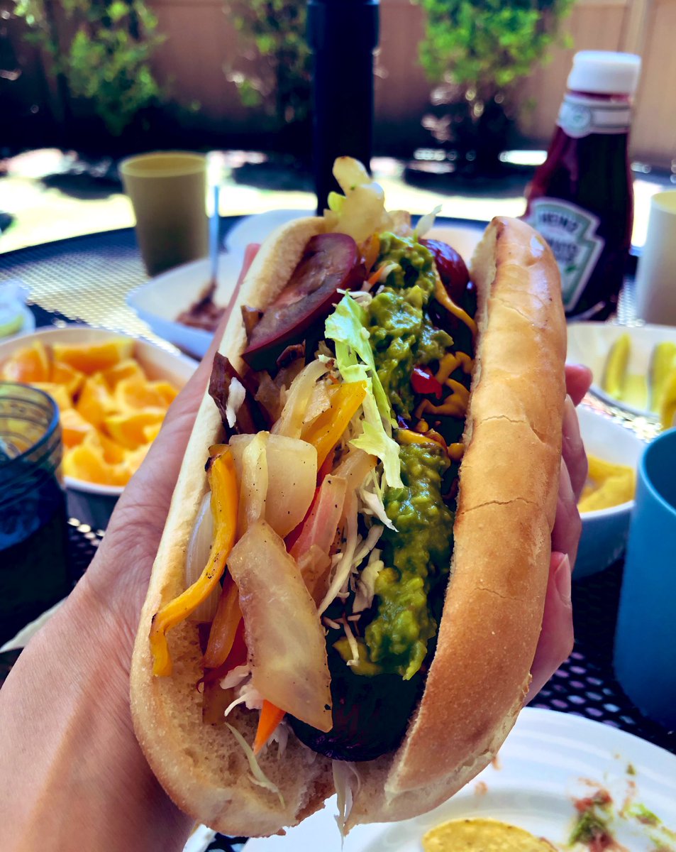 KitchenMika's tweet photo. Enjoying hot dog at patio. Happy 4th of July⭐️
#Happy4thofJuly #BBQ #hotdogs #familytime https://t.co/elbqTeonH2