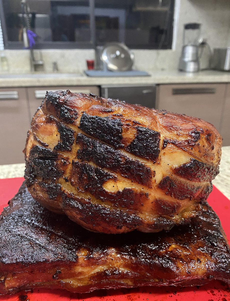 federicovargas's tweet photo. Glazed cured ham & bacon... #smokedbbq #saturday #glazedham #curedham #smokedbacon #webersmokeymountain #withmywife❤️ @ Home https://t.co/h2oJovuMlr