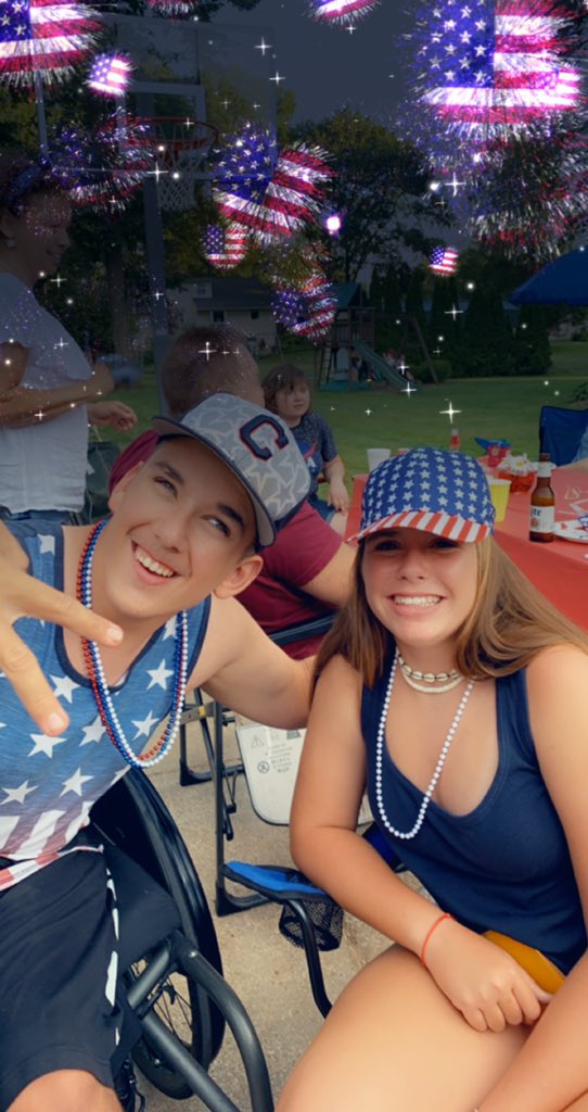 24_emma_'s tweet photo. happy 4th!!! 💙❤️🤍 @sparky2511 https://t.co/J5WZ0bFCjU