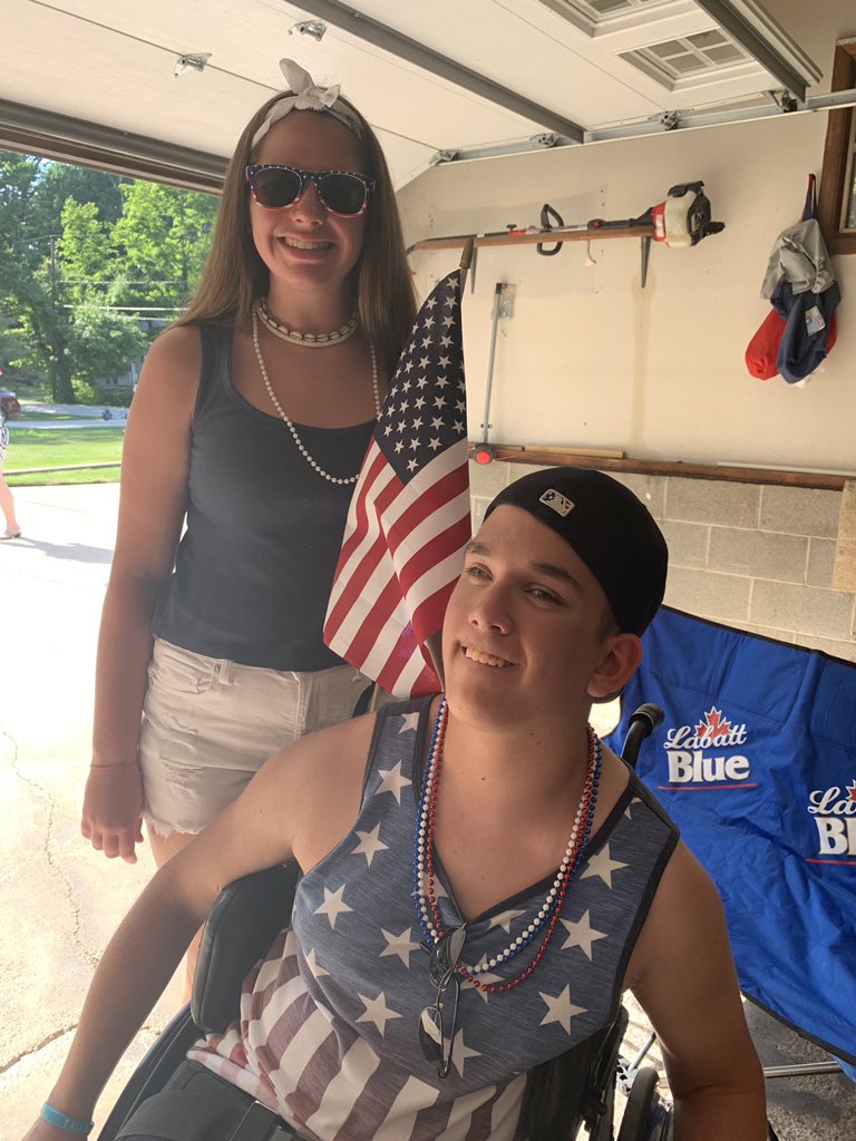 24_emma_'s tweet photo. happy 4th!!! 💙❤️🤍 @sparky2511 https://t.co/J5WZ0bFCjU