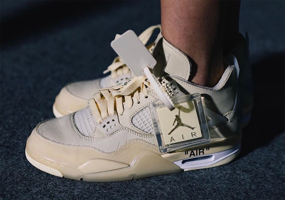 JULY 4th GIVEAWAY
OFF WHITE JORDAN 4 SLOTS

Like
Follow <a href="/thehypekitchen/">HYPEKITCHEN</a> <a href="/slotskitchen/">Slots Kitchen</a> 
Retweet
Tag 2 friends

ENDS IN 48 HOURS