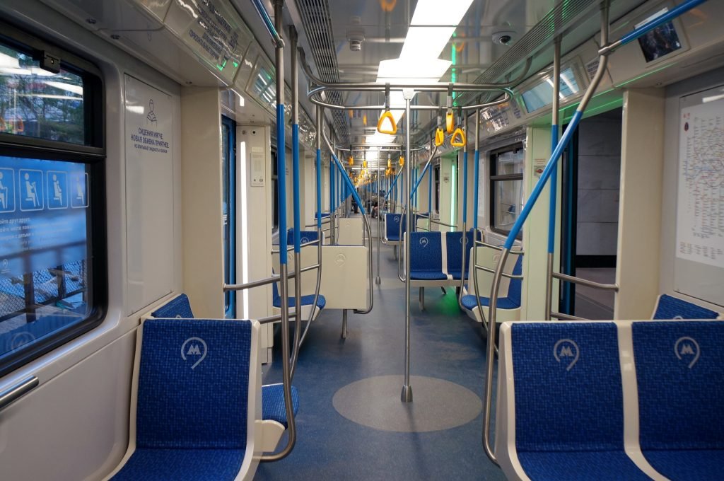 Новые вагоны метро в москве внутри