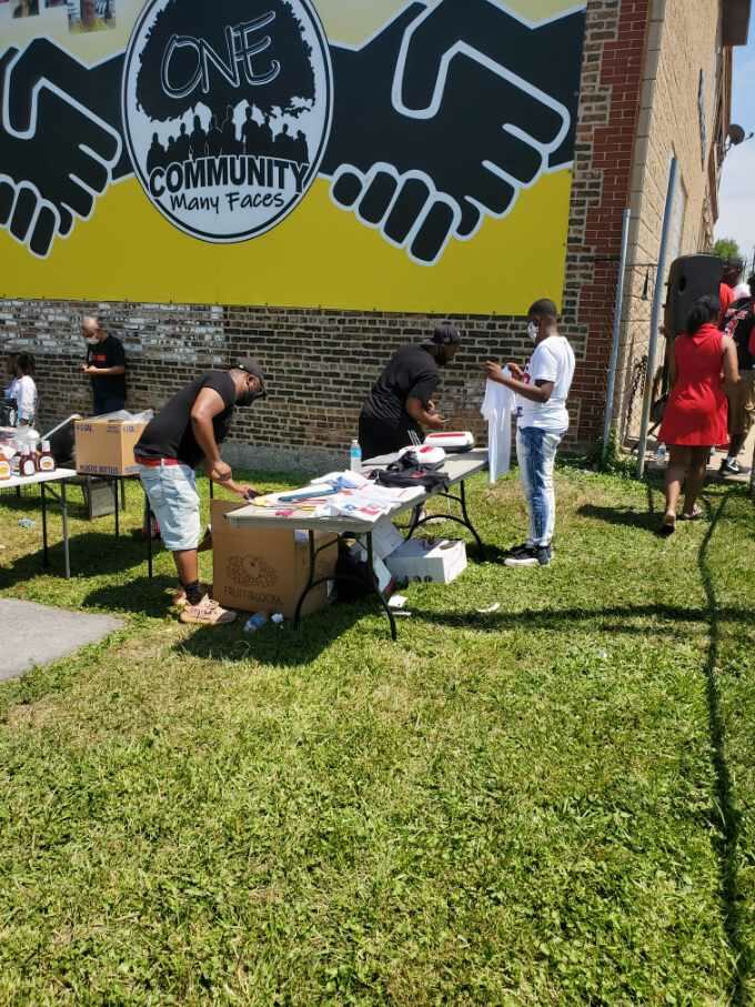ChicagoCAPS03's tweet photo. 4th of July at the #RingOfHope for #HitTheHood Project https://t.co/6YVCrLzu91