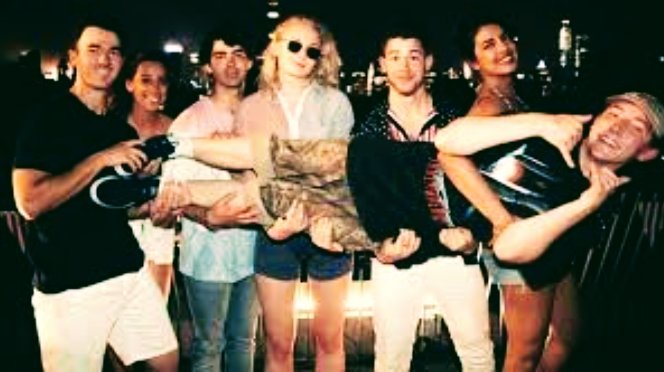 Laura1375's tweet photo. #Happy4thofJuly 🎆
#ChasingHappiness
#JonasBrothers
#JSisters
#FrankieJonas https://t.co/2ja2aCUOpW