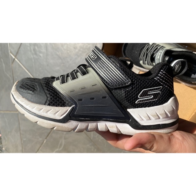 DeviArieCindy's tweet photo. Saya menjual Skechers seharga Rp150.000. Dapatkan produk ini hanya di Shopee! https://t.co/m926X24XPf #ShopeeID https://t.co/yUd6Kn1amD