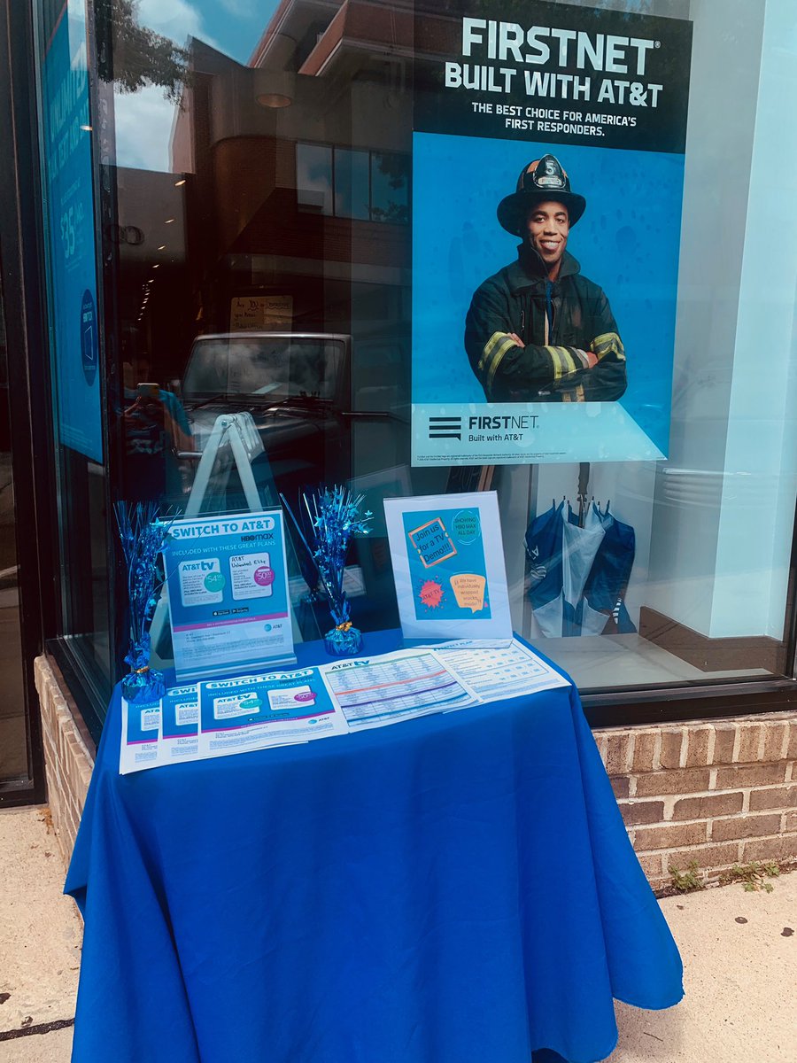 Cedes_Roman's tweet photo. Switch Over Saturday!! #SOS #ATT #GreenwichAve https://t.co/MIVgy6wIOu