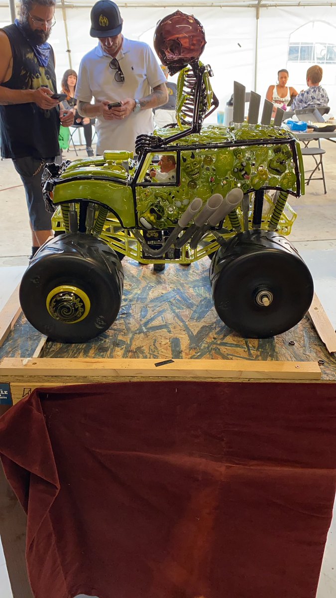 ZiggySmokeShops's tweet photo. Molten Art Classic 6 finally completed. Pushing the boundaries once again⚡️ Happy Fourth of July #Ziggys #MAC6 #MonsterTruck https://t.co/KpGcelo918