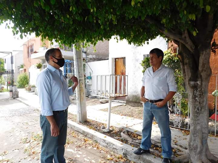 mauricioruizo's tweet photo. Los políticos de los partidos de siempre carecen de sensibilidad con las causas populares, siempre acostumbrados a la parafernalia se han distanciado del pueblo.

¡Los @DipMorenaQro tenemos claro que sólo el pueblo puede salvar al pueblo! 

#Queretaro
#Distrito2Local
#LaObrera https://t.co/6AWiLOGb7T