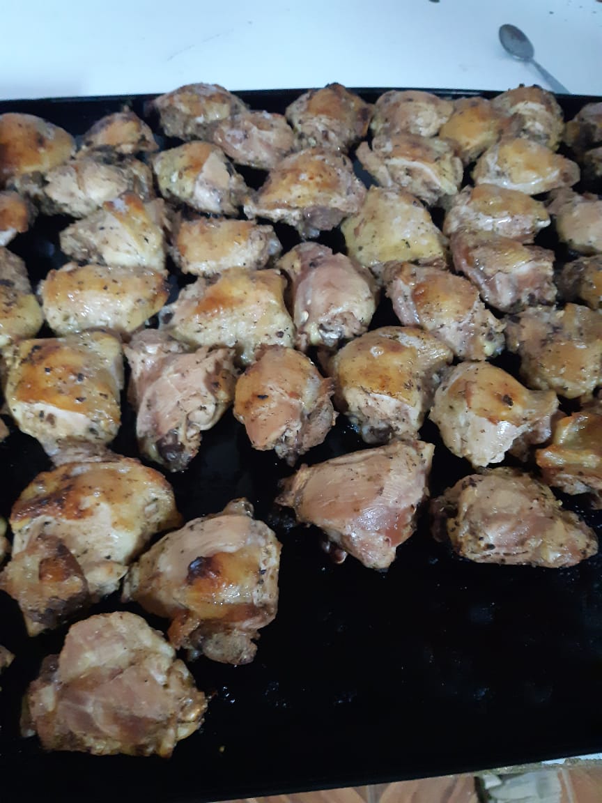CampamentoElBo2's tweet photo. Hoy pollo con arroz y tortillas 
Cada día nos sentimos mas felices por ayudar a nuestros vecinos 
Esta semana se repartieron 646 almuerzos 3 veces por semana 
Nosotros solo ponemos la mano de obra ustedes ponen el alimento 
Esto es una cadena 👏👏👏👏
Mil gracias a todos 🇨🇱🇨🇱🍜🍜 https://t.co/BXGedaVakA