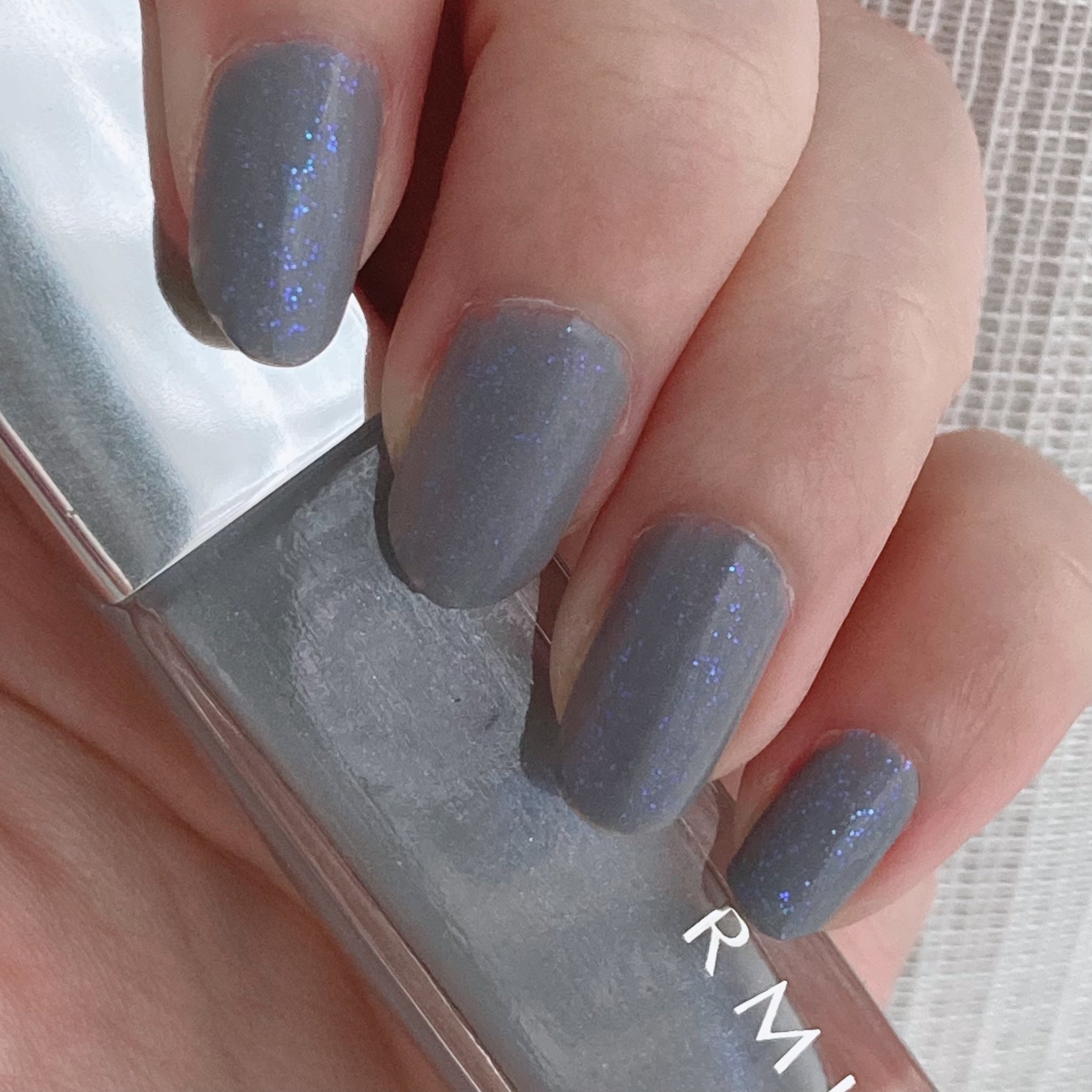 Salita さっこ Rmk シルバーミンク ネイルホリック Sp072 セミマットのキラキラブルーグレーに さらに青ラメを重ねてしまった どうしよう 爪が宇宙 T Co Uwzio16m Twitter