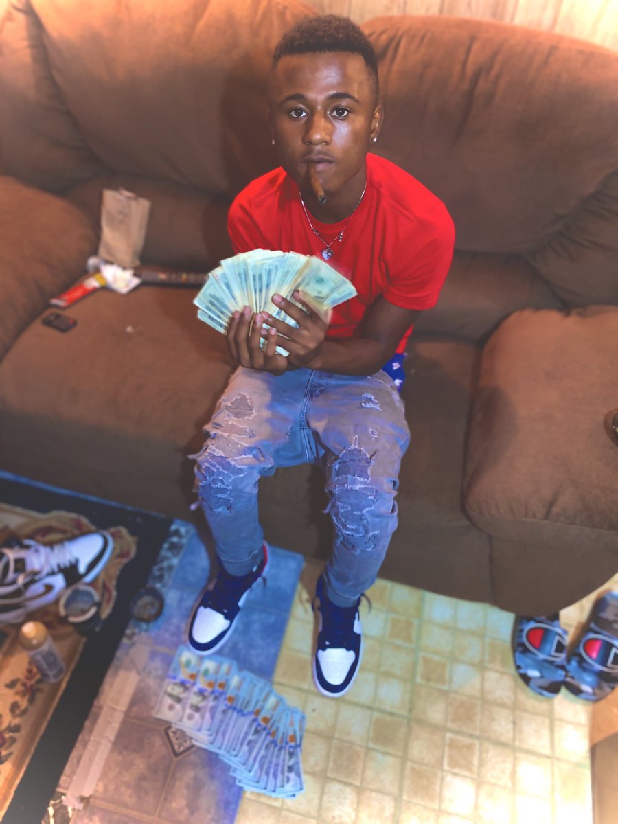 staytrilld2's tweet photo. fuck how they feel i only care boud my dead ones 🖤 https://t.co/zKEpV3zaHA