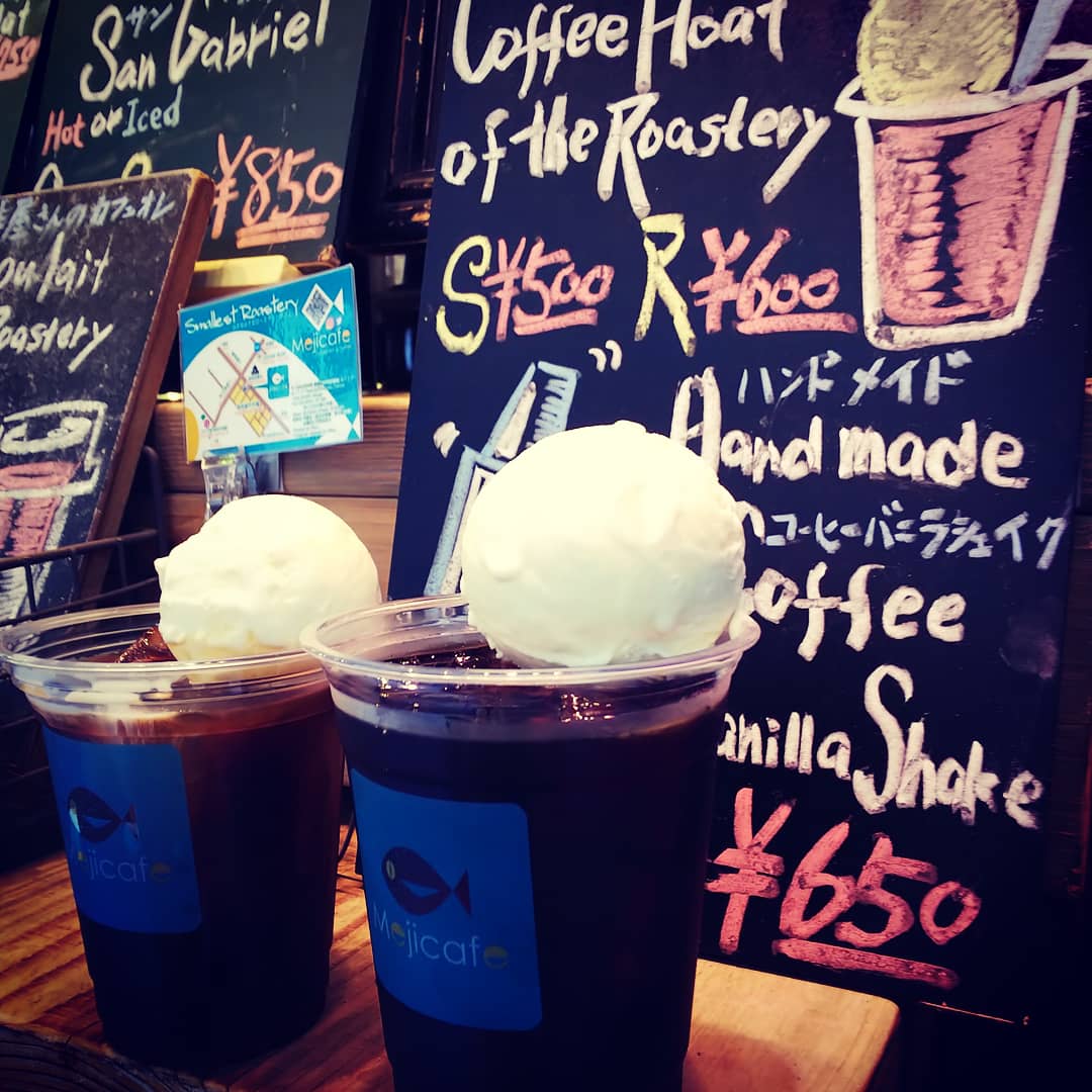 Mejicafe1's tweet photo. アイスクリームの大きさがスモールとレギュラーでは違うんだって😳

ここだけの話、レギュラーはアイスクリームも大きくてだいぶお得らしいよ😉

ここだけの秘密🤫

#メジカフェ #Mejicafe #メジ君 #Meji君 #築地 #築地カフェ #カフェ #カフェ巡り https://t.co/oD44jnKgwT