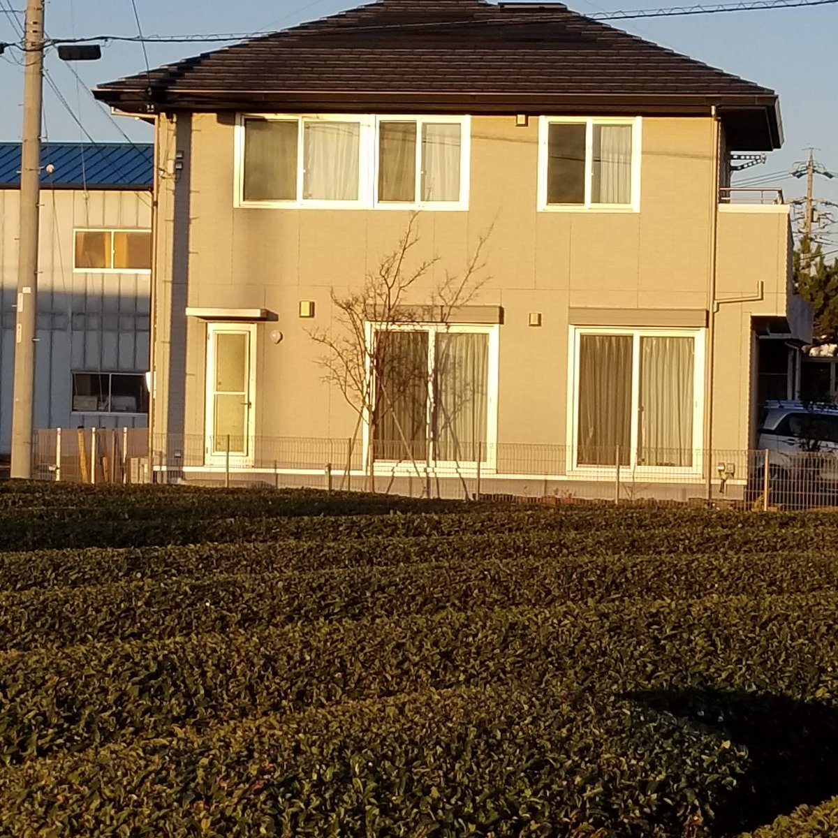 施主が泣くのはもうやめよう家づくり勉強会 中村達也 カーテン閉めっぱなしの家 いかに多いか そのへんスウェーデンハウスは掃出し窓付けてない家も多くて考えられている 西に窓ばかり でカーテン閉めっぱなしの土地が死ぬ設計が多いですね