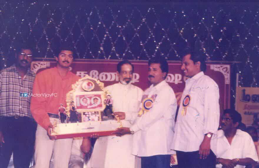 YashVijayFan's tweet photo. #23YearsofOnceMore ❤️❤️❤️
SHIVAJI sir THALAPATHY ❤️ VIJAY
#Master @actorvijay https://t.co/itwA4warMY