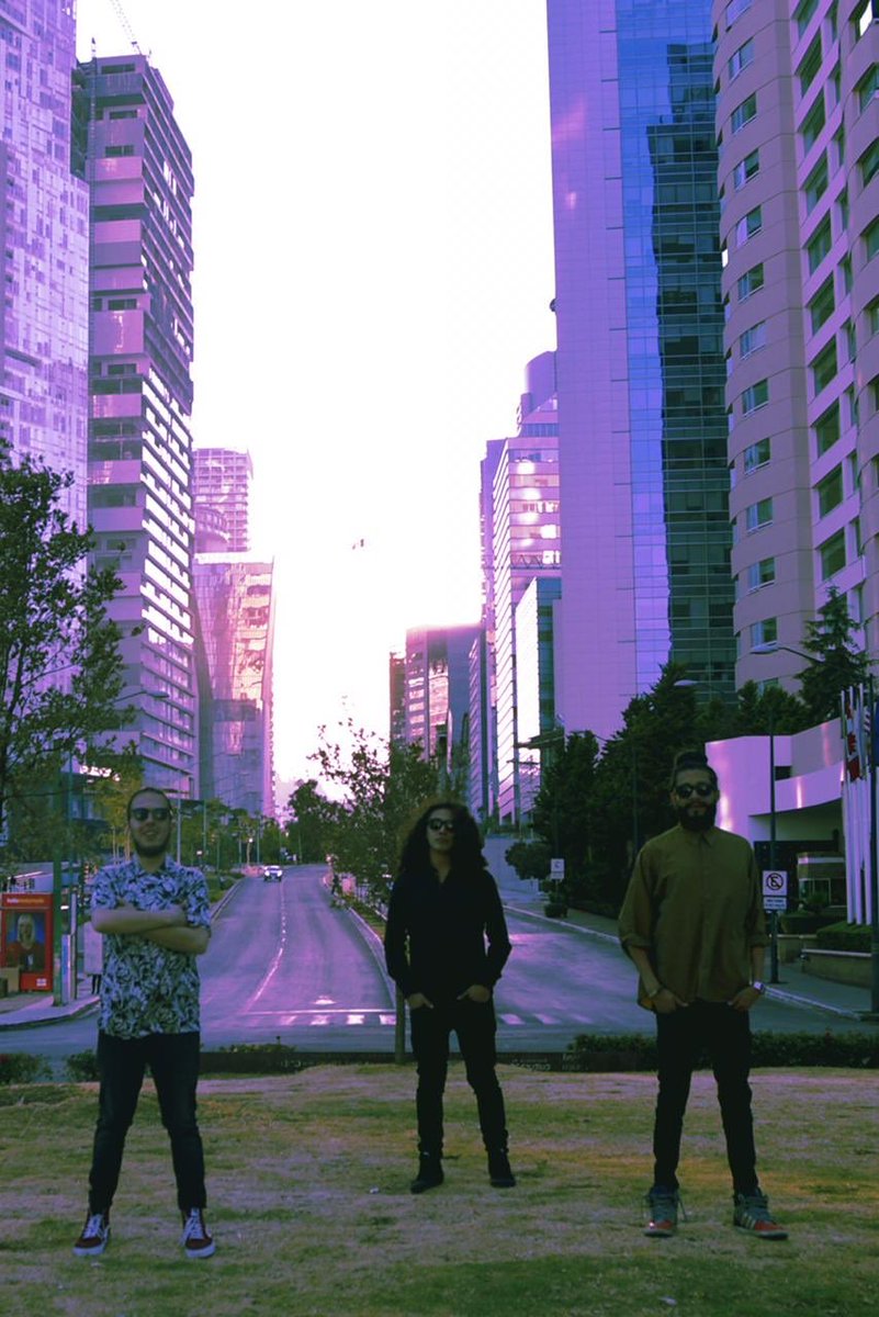 Extrañamos los sábados de ensayo y shows en la ciudad pero los extrañamos más a ustedes. 😉
¿Cómo va su noche de sábado amig@s? 🌃🔥