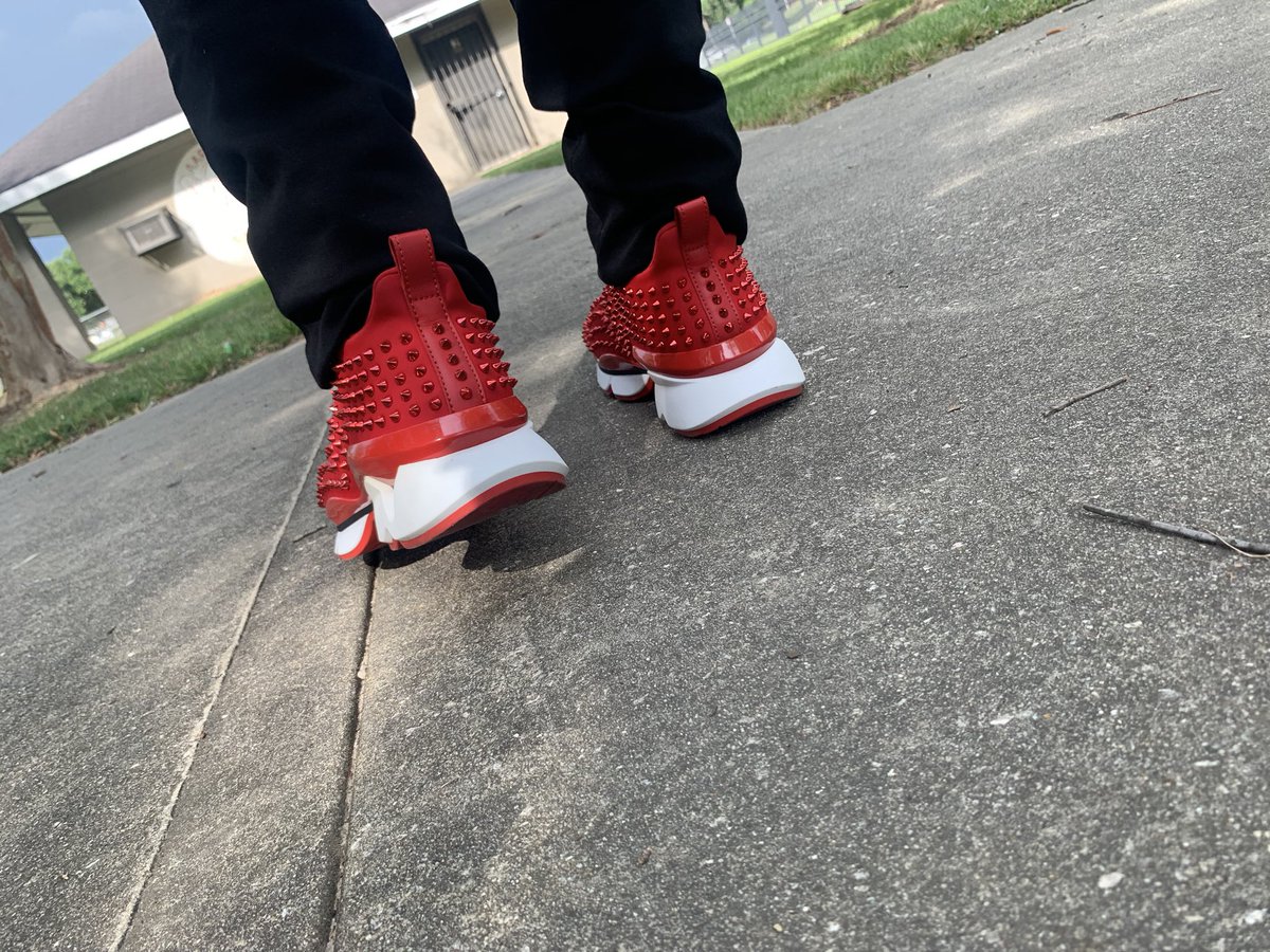 LaCarl64's tweet photo. It look like I left a murder scene bottom of my shoe red...These Christian Loubs‼️🗣🆑

#mgmlett
#commedesgarçon https://t.co/rtIyR6oFy8