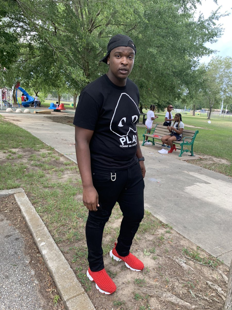 LaCarl64's tweet photo. It look like I left a murder scene bottom of my shoe red...These Christian Loubs‼️🗣🆑

#mgmlett
#commedesgarçon https://t.co/rtIyR6oFy8