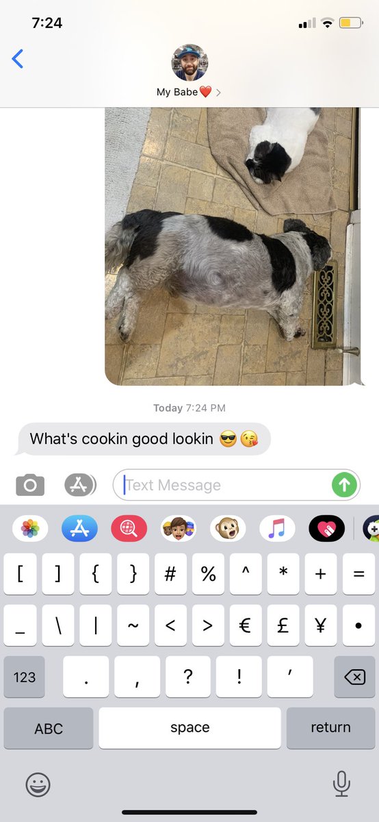 dommrenaudd's tweet photo. When you’re literally across the room from your boyfriend and he texts you this... I love him lol❤️❤️ https://t.co/yCGhJqstsi