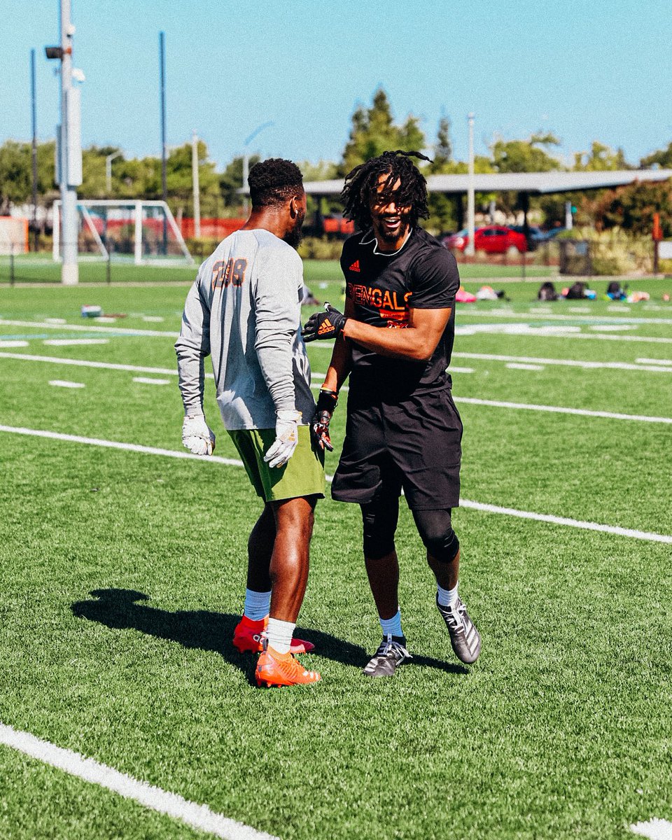 CamDavis916's tweet photo. Brotha Mac passed the torched, said it’s my time to shine❤️🔱 #dbselect13 https://t.co/RVNgYClt5I