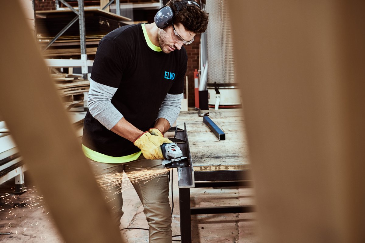 SafetyHQ1's tweet photo. No matter what you do! Outperform the rest.  #performanceworkwear https://t.co/QwKSYULtOx