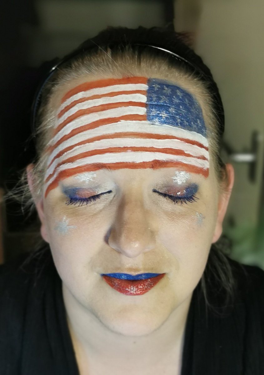 SPKByEmily's tweet photo. #July4th #faceartchallenge using sheersense products!
The second pic shows the products used to create this look!
I had so much fun creating this! 
I hope all my family and friends had a great 4th of July back home!
#lipsense #shadowsense #ordertoday #askmehow #AnywhereintheUK https://t.co/Re7Y4PDdLv