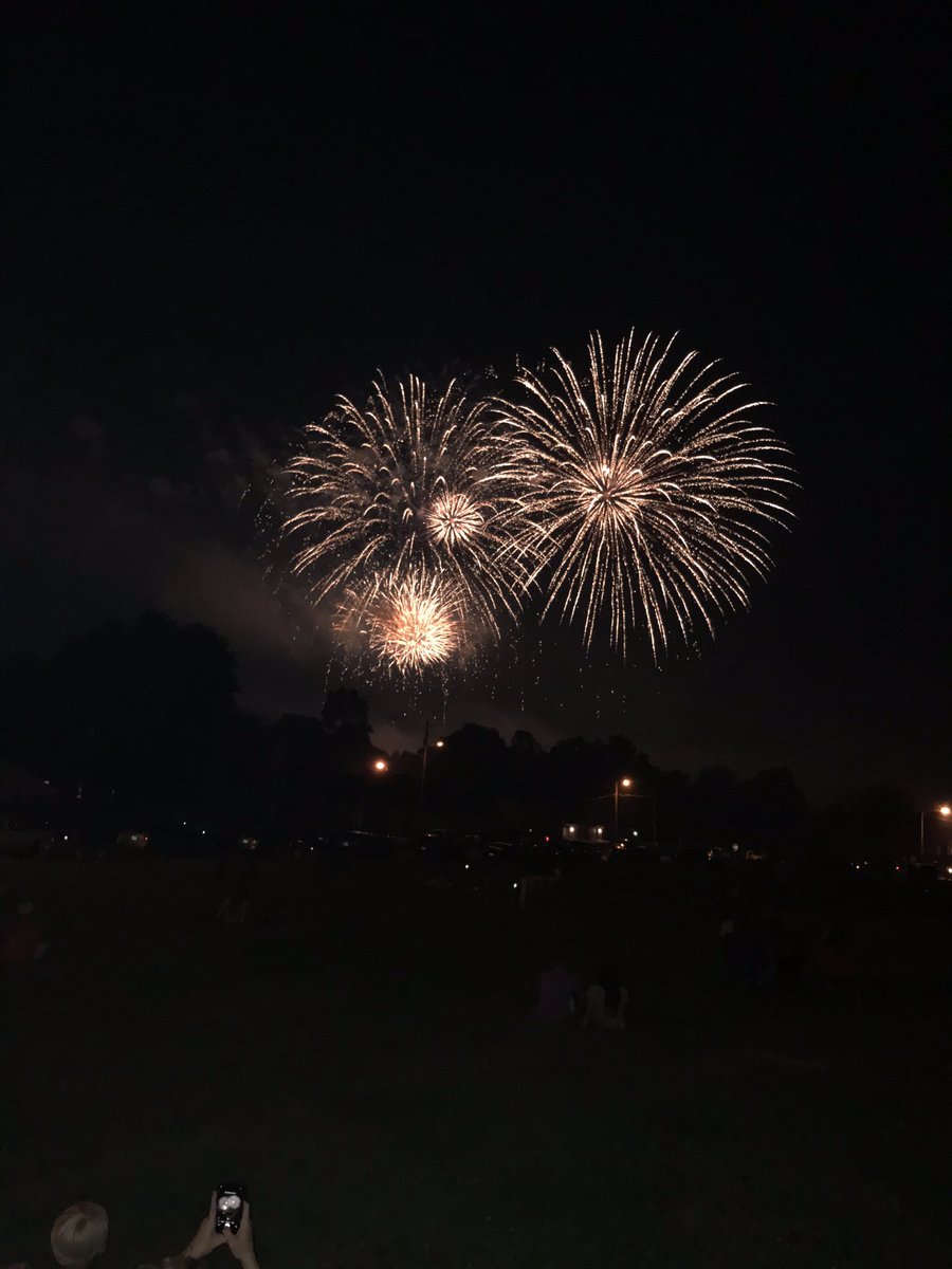 bkb1957's tweet photo. Thanks to Paxton Park, City of Paducah and anybody else connected to fireworks show tonight. Spectacular pretty well sums it up. Great show. https://t.co/rSnk0isntP