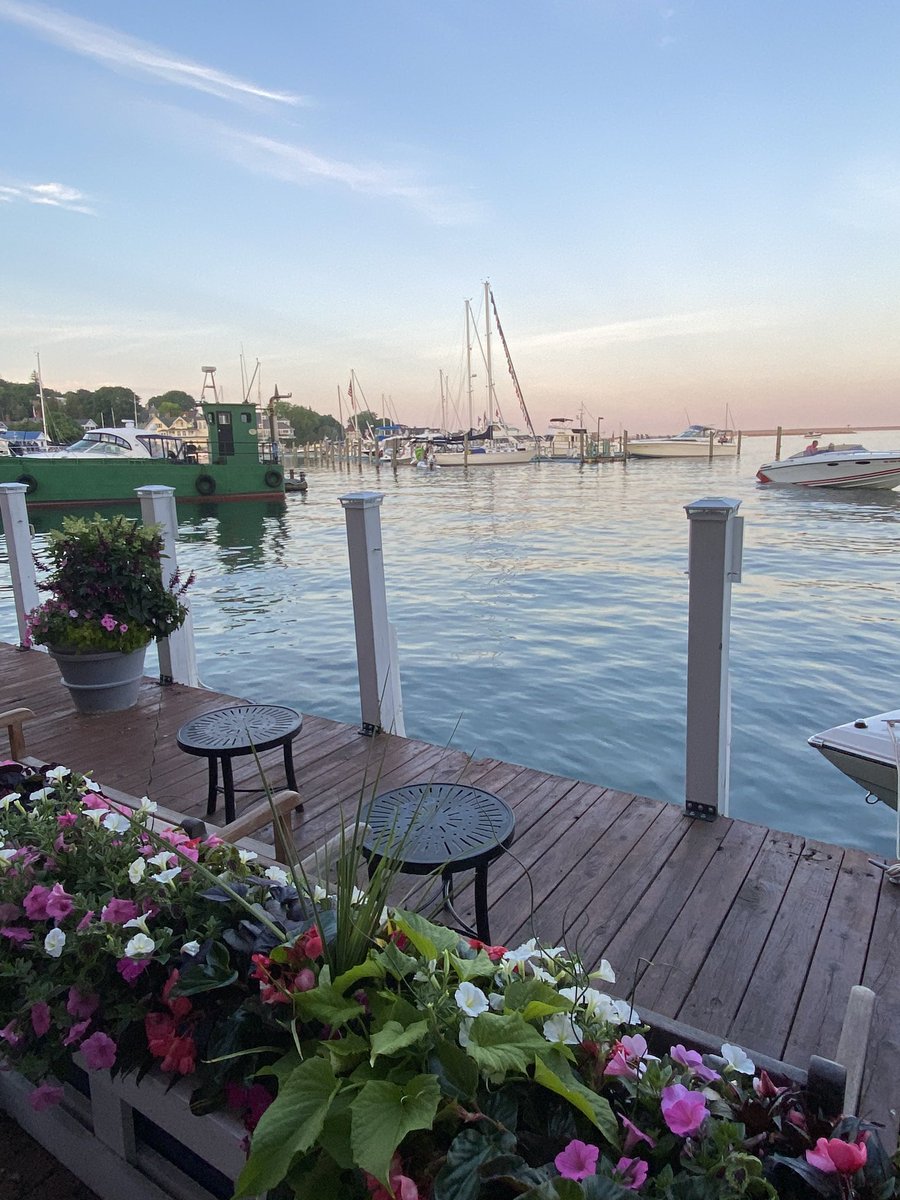 DocZamboni's tweet image. Beautiful view of the Mackinac Island Harbor!!! @PinkPonyMI has the best view and drinks.