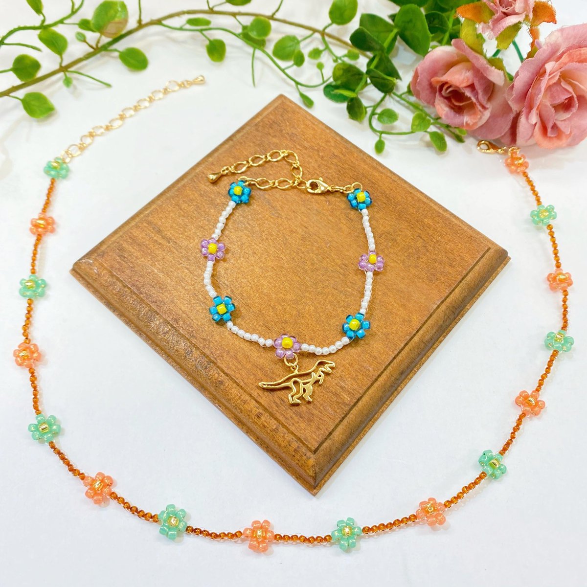 貴和製作所 浅草橋3店舗 En Twitter 浅草橋支店より 本日は人気のフラワーモチーフのビーズチョーカーとブレスレットのご紹介です 自分の好きな色のビーズでアレンジの幅が広がります 店頭にてレシピもお渡ししておりますので 是非お試し下さい 貴和製作所 浅草橋3店舗 En Twitter 浅草橋支店より 本日は人気のフラワーモチーフのビーズチョーカーとブレスレットのご紹介です 自分の好きな色のビーズでアレンジの幅が広がります 店頭にてレシピもお渡ししておりますので 是非お試し下さい