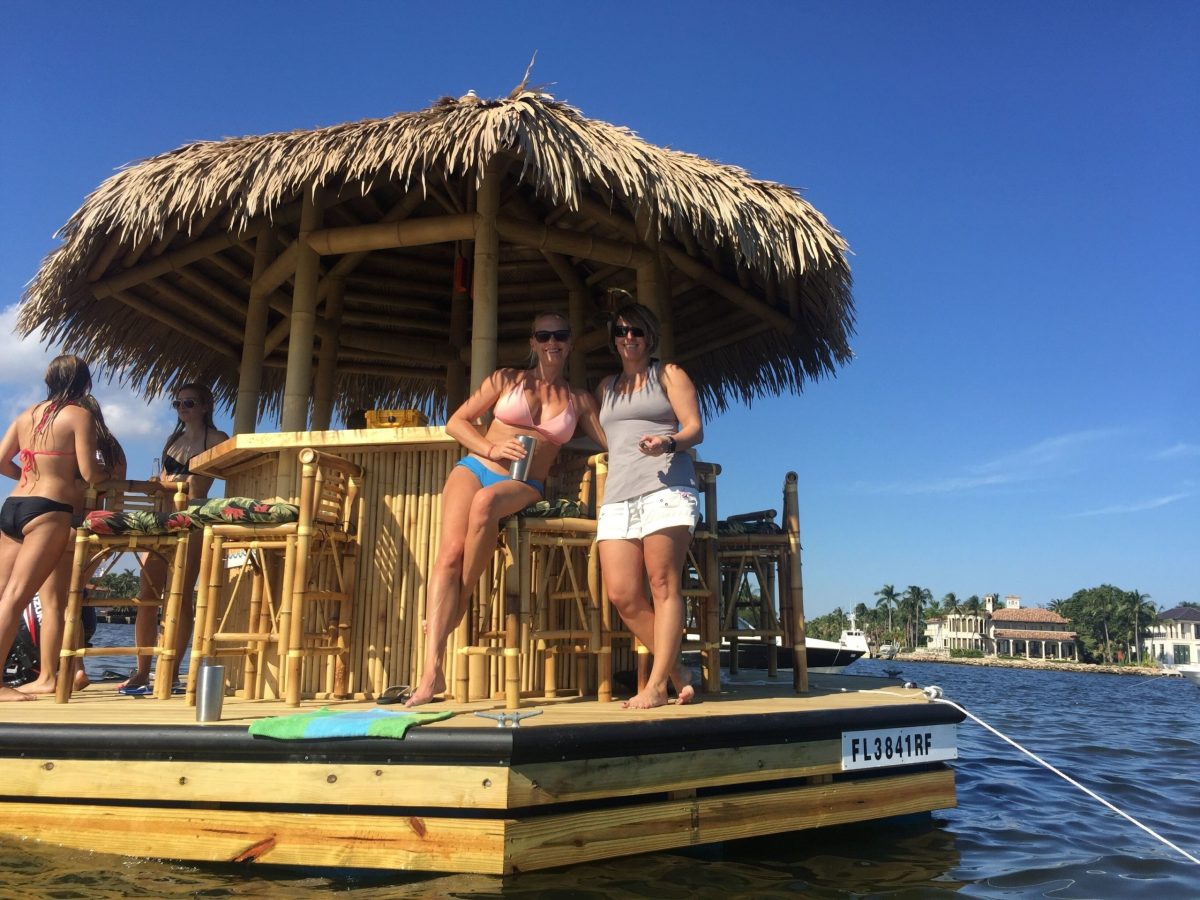 Hawaii Tourists take an oath to wear a mask in Waikiki ...