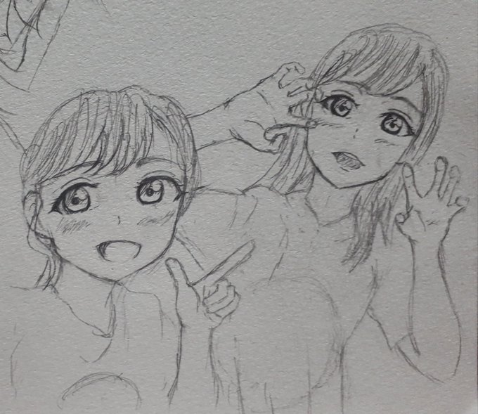 杏ちゃんとりきゃこ??
昨日載せるはずだったイラストです!
全然似てないし指とかヤバイです‼️?
服の9周年のマークは描くの難しそうだったので描かない〜? 