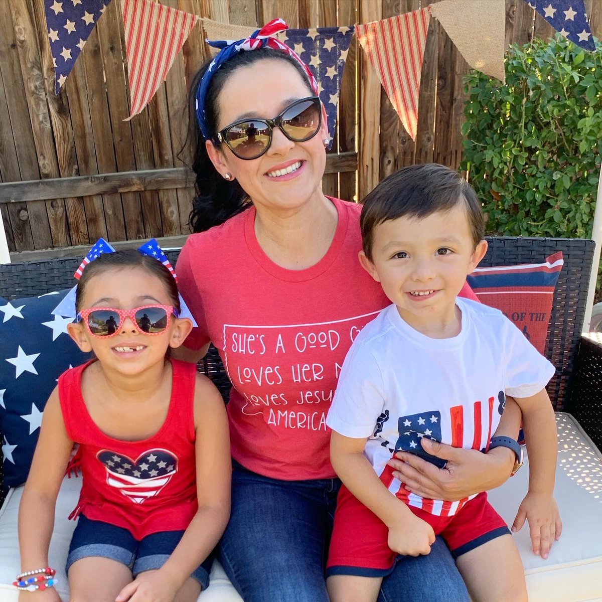 4th 🇺🇸 with my ❤️babies!           Photo Credit: Dad🧔🏻