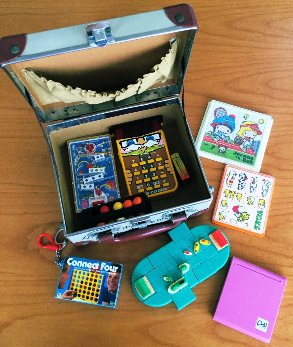 雑貨奥様 こんにちは ちょっとパズルのトランクを整理中です この1個だけパーツを外してバラバラにして スライドさせて揃える パズルって何て名前でしたっけ 昔はツヤツヤの数字が書かれてパズルが縁日で売っていましたよね モンアミ パズル