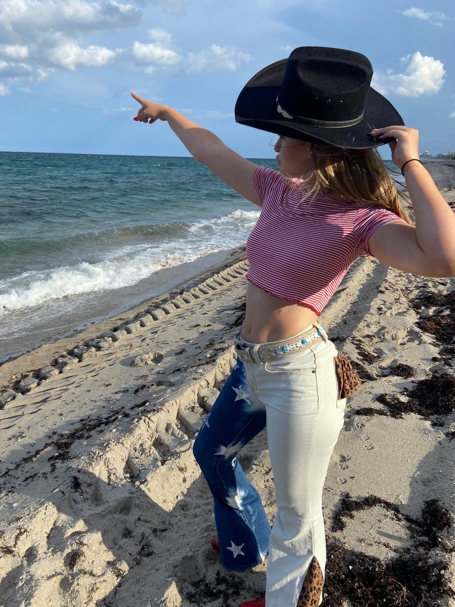 erinm134's tweet photo. life isn’t always perfect, but your outfit can be! https://t.co/C3JnUPme3a