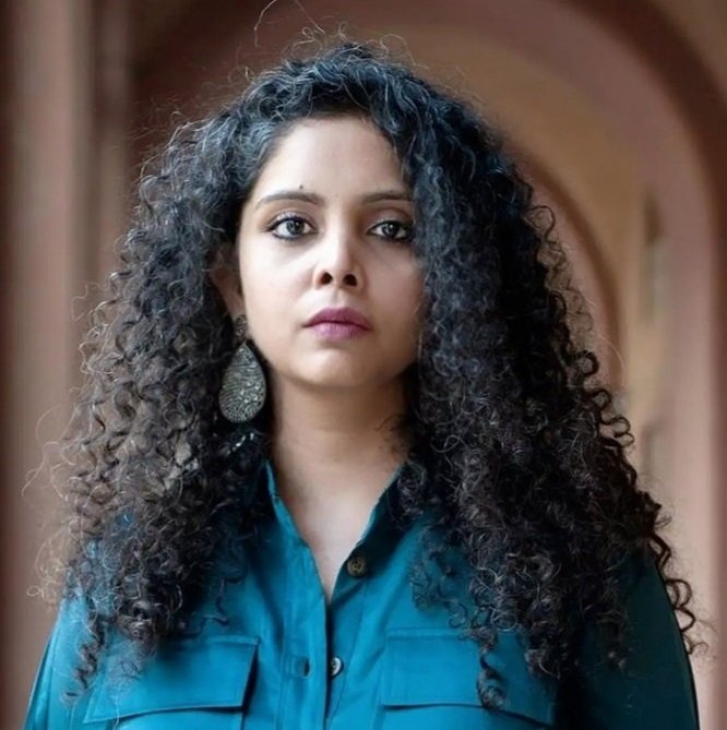 Sadik_Nareja01's tweet photo. हिन्दुस्तान की बहादुर पत्रकार @RanaAyyub https://t.co/113TDCnyXs