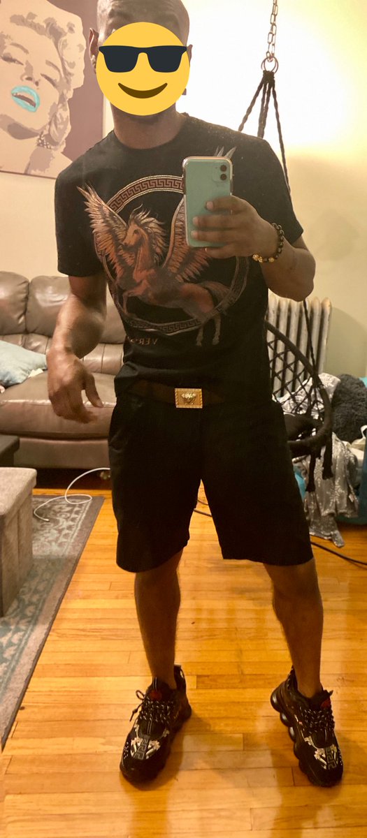 LongWood28's tweet photo. Lit🤦🏽‍♂️😏 #Blackout #VersaceDrip https://t.co/LbjTtfAF7m